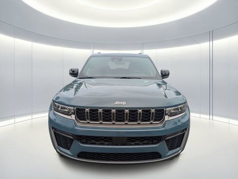 New 2026 Jeep Grand Cherokee Limited RWD image 9