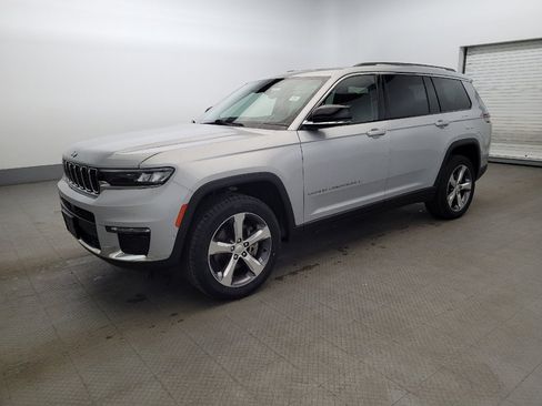 Used 2021 Jeep Grand Cherokee L Limited w/ Luxury Tech Group II image 2