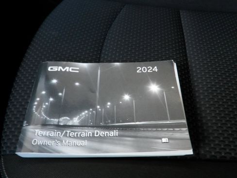 Used 2024 GMC Terrain SLE image 38