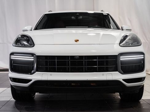 Used 2021 Porsche Cayenne Turbo image 2