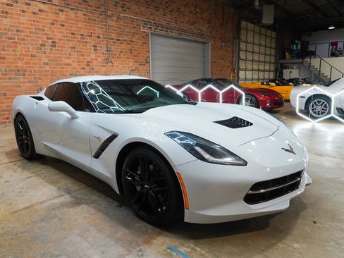 Used 2019 Chevrolet Corvette Stingray Coupe w/ 1LT RWD image 3