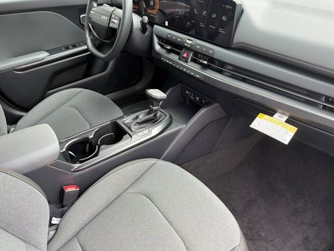 New 2026 Kia K4 FWD image 12