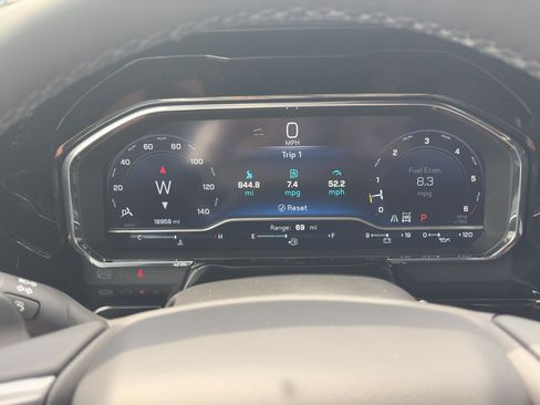 Used 2023 Chevrolet Silverado 1500 High Country w/ High Country Premium Package AWD/4WD image 19