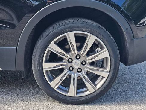 Used 2022 Cadillac XT4 Premium Luxury w/ Enhanced Visibility Package FWD image 5