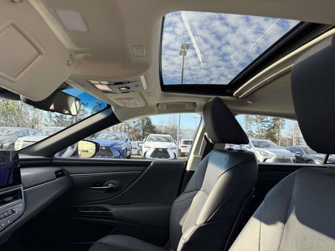 Used 2024 Lexus ES 300h w/ Premium Package image 20