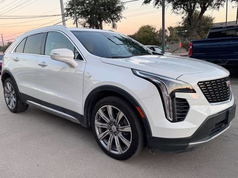 Used 2022 Cadillac XT4 Premium Luxury image 3