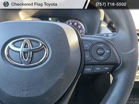 Used 2022 Toyota RAV4 XLE image 16
