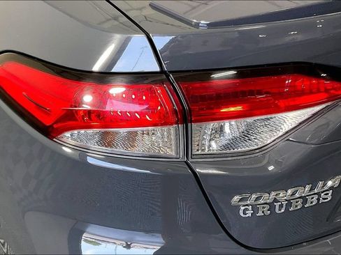 Used 2025 Toyota Corolla SE w/ Convenience Package FWD image 36