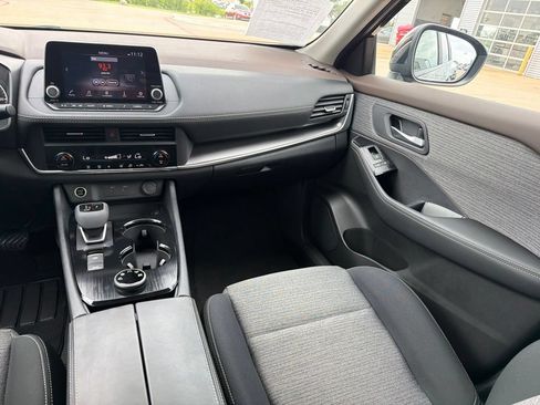 Used 2023 Nissan Rogue SV AWD/4WD image 19
