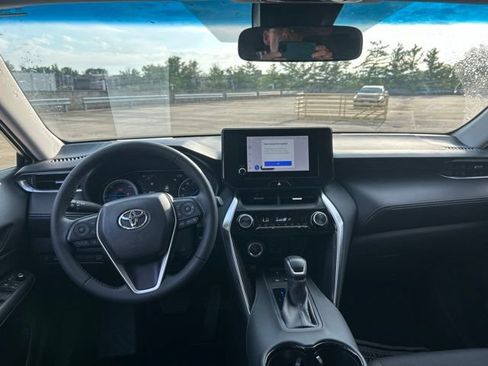 Used 2024 Toyota Venza LE AWD/4WD image 32