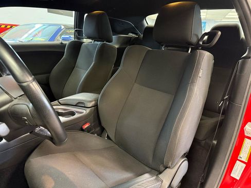 Used 2016 Dodge Challenger R/T RWD image 33