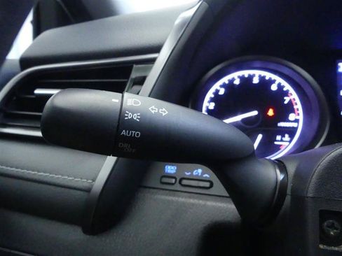 Used 2021 Toyota Camry SE FWD image 15