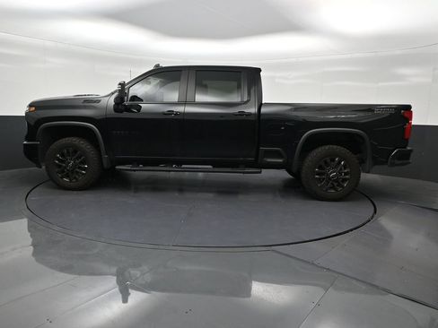 Used 2025 Chevrolet Silverado 2500 LT w/ Trail Boss Package AWD/4WD image 2