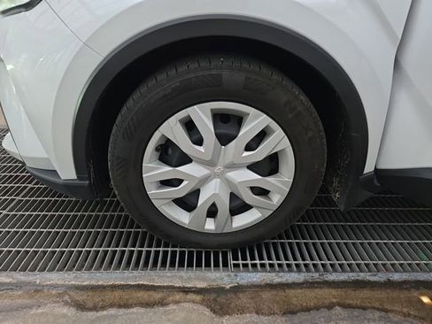 Used 2022 Toyota C-HR XLE image 26