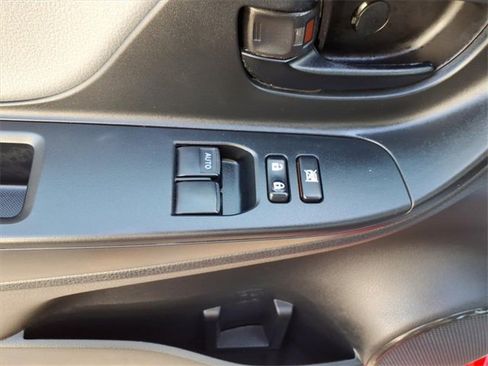 Used 2015 Toyota Yaris L image 7