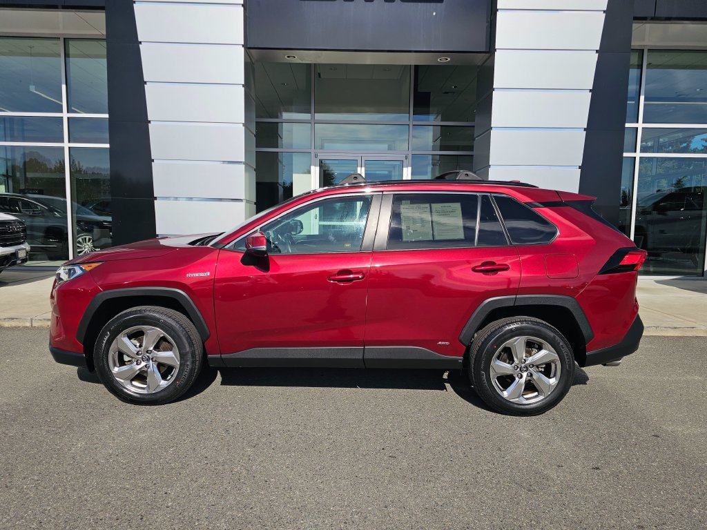 Used 2021 Toyota RAV4 XLE Premium AWD/4WD image 4