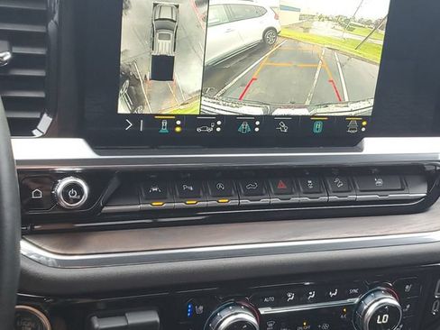 Used 2023 GMC Sierra 1500 SLT w/ SLT Premium Plus Package AWD/4WD image 28