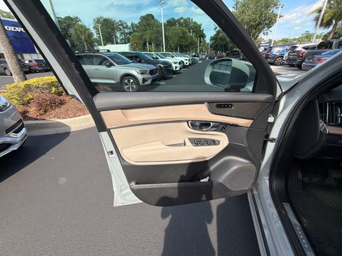 Used 2025 Volvo XC90 B5 Core AWD/4WD image 25