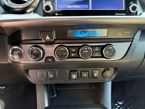 Used 2021 Toyota Tacoma TRD Off-Road AWD/4WD image 27