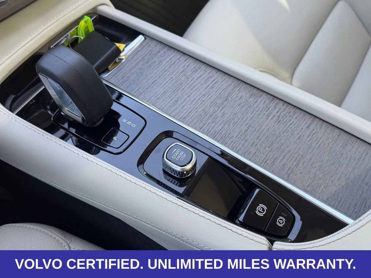 Certified 2025 Volvo XC90 B6 Plus w/ Protection Package Premier AWD/4WD image 22
