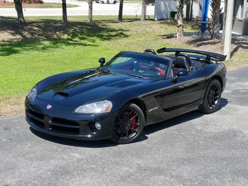 Used 2004 Dodge Viper SRT-10 image 8