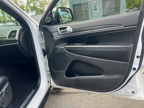 Used 2021 Jeep Grand Cherokee Limited image 31