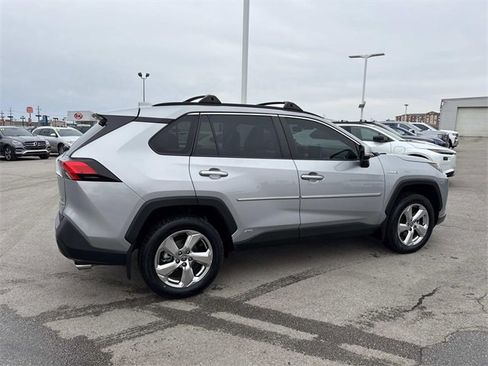 Used 2021 Toyota RAV4 XLE Premium image 2