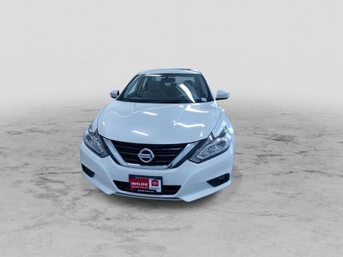 Used 2017 Nissan Altima 2.5 SV w/ Convenience Package FWD image 5