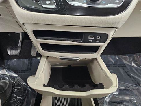 Used 2017 Chrysler Pacifica Touring-L FWD image 20