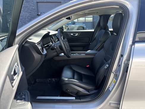 Used 2025 Volvo S60 B5 Core FWD image 32