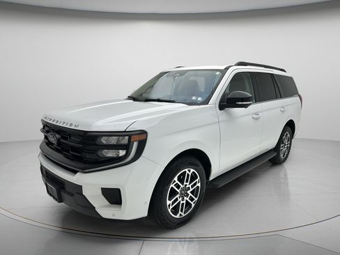 Used 2025 Ford Expedition Active AWD/4WD image 3
