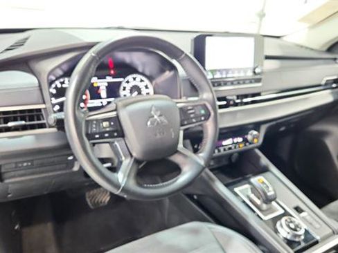 Used 2024 Mitsubishi Outlander SE image 18