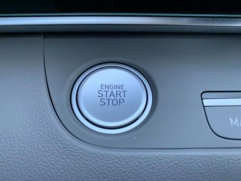 New 2025 Hyundai Elantra SEL image 18