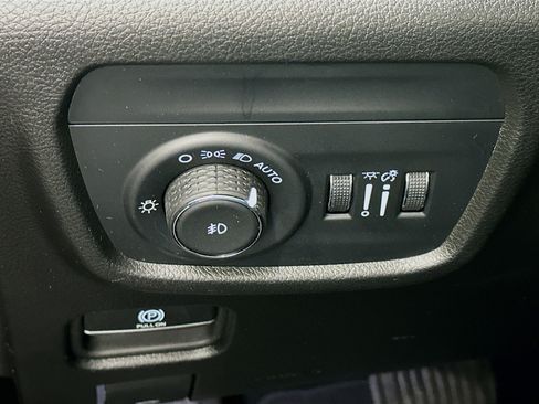 Used 2024 Jeep Grand Cherokee L Limited w/ Luxury Tech Group II image 17