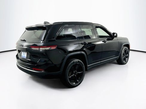 Used 2023 Jeep Grand Cherokee Altitude AWD/4WD image 5