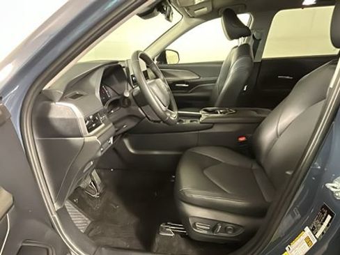 Used 2024 Toyota Grand Highlander AWD image 11