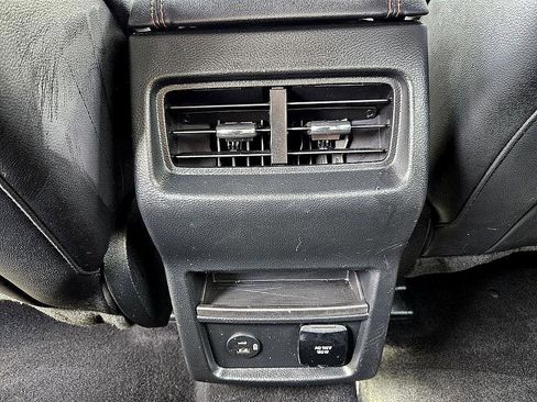 Used 2022 Ford Edge ST-Line image 11