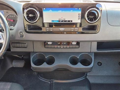 Used 2024 Mercedes-Benz Sprinter 2500 image 10