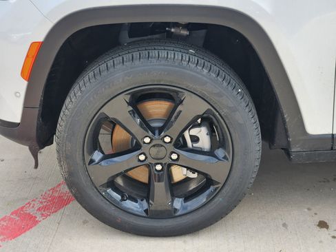 New 2025 Jeep Grand Cherokee L Limited w/ Luxury Tech Group II image 11