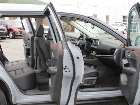 Used 2023 Nissan Rogue SL AWD/4WD image 15