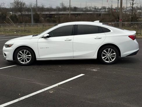 Used 2018 Chevrolet Malibu LT FWD image 2