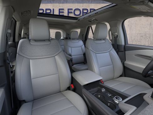 New 2026 Ford Explorer Active w/ Active Comfort Package AWD/4WD image 10