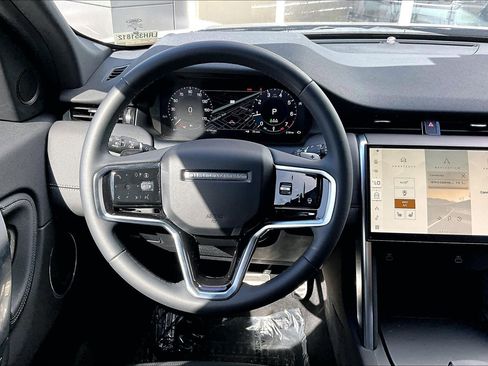 Used 2024 Land Rover Discovery Sport Dynamic SE AWD/4WD image 5