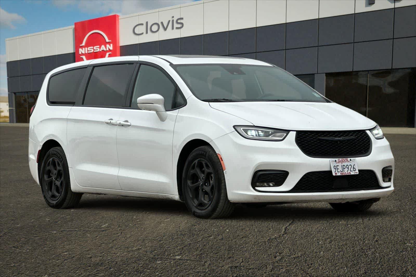 Used 2022 Chrysler Pacifica Limited w/ S Appearance Package FWD image 10