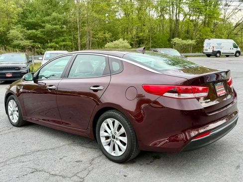 Used 2018 Kia Optima LX w/ 17" Alloy Wheels Package FWD image 6