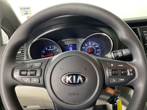 Used 2019 Kia Sedona LX image 13