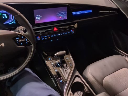 Certified 2023 Kia Niro EX image 20