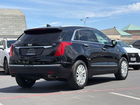 Used 2017 Cadillac XT5 FWD image 2