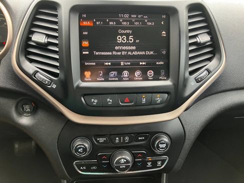 Used 2015 Jeep Cherokee Limited w/ Luxury Group AWD/4WD image 19