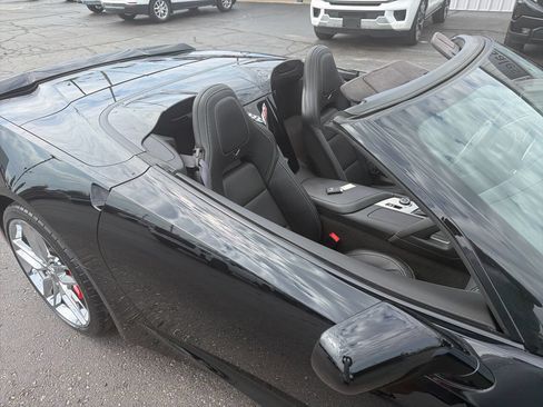 Used 2015 Chevrolet Corvette Stingray Convertible w/ 3LT Preferred Equipment Group RWD image 17
